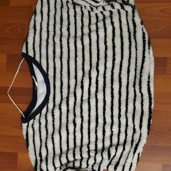 Free People  fuzzy White w/black oversized Sweater sz Small - Picture 2 of 11